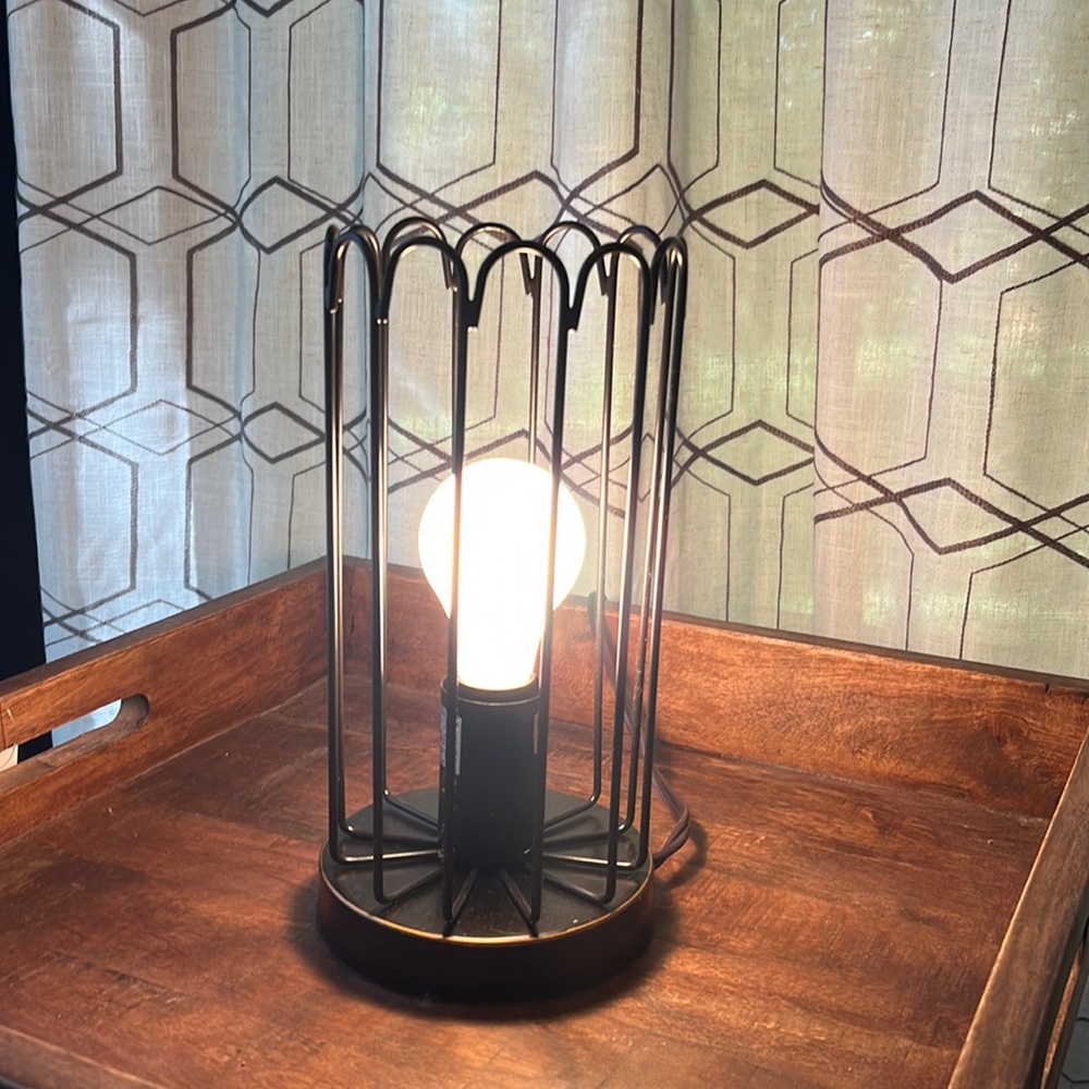 EUC bronze metal desk or end table lamp